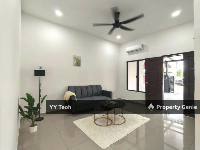 Terraced House for sale in Malaka