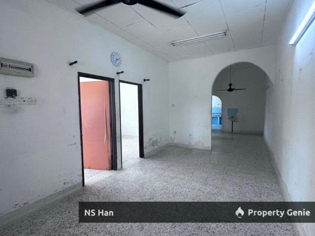 Terraced House for sale in Malaka