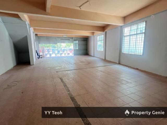 Shop for sale in Malaka