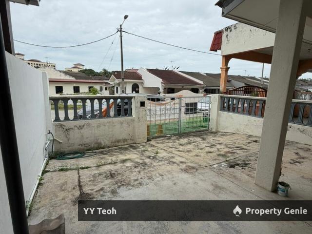 Terraced House for sale in Malaka