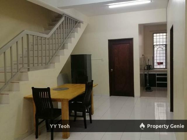 Townhouse for sale in Cheng, Malaka