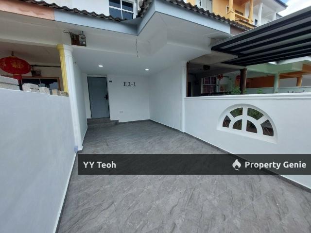 Townhouse for sale in Cheng, Malaka