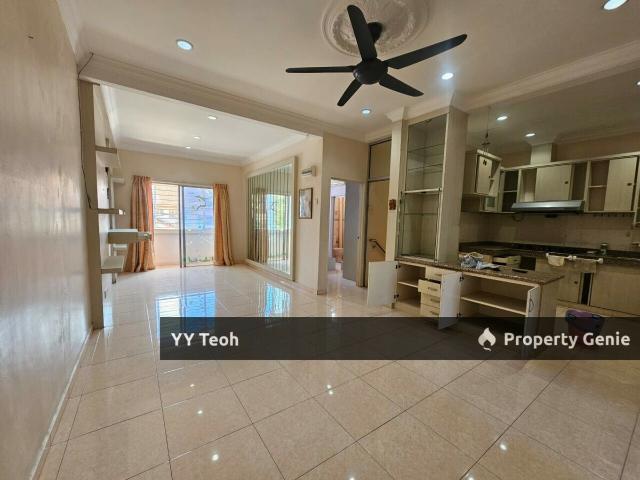 Townhouse for sale in Cheng, Malaka
