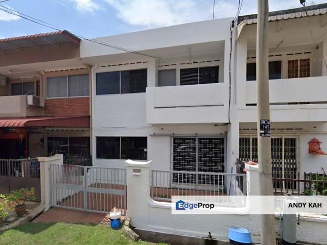 House for sale in Malaka