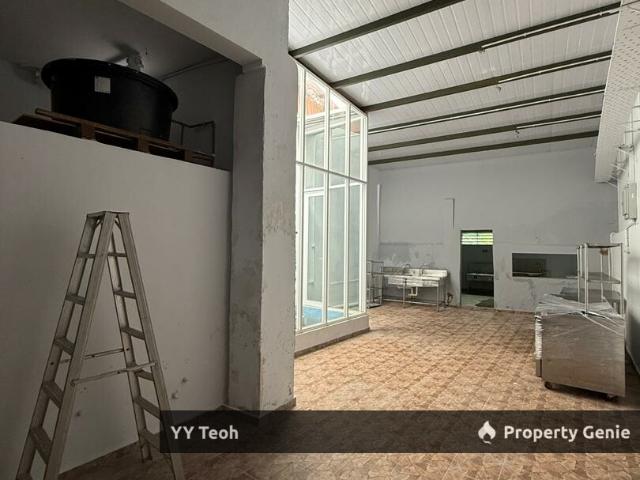 Shop for sale in Malaka