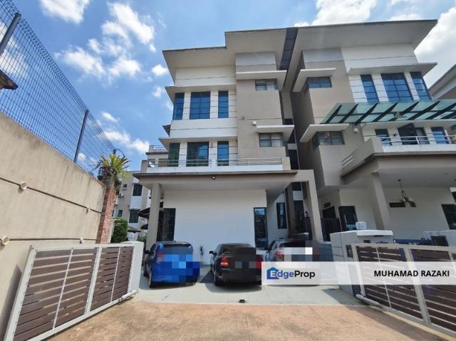 House for sale in Seksyen U8, Shah Alam