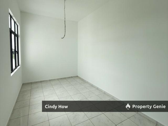 Terraced House for sale in Malaka