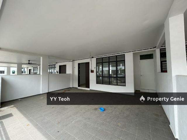 Terraced House for sale in Malaka