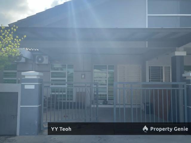 Terraced House for sale in Malaka