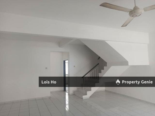 Terraced House for sale in Malaka