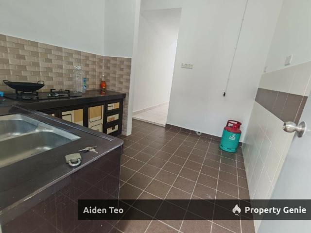 Terraced House for sale in Malaka