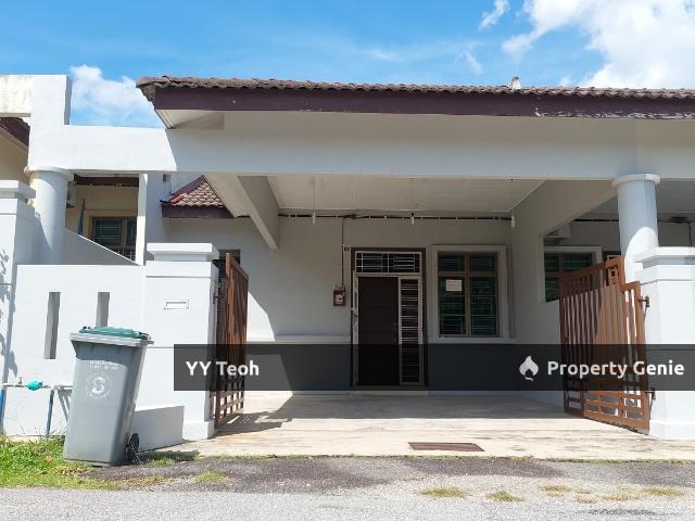 Terraced House for sale in Malaka
