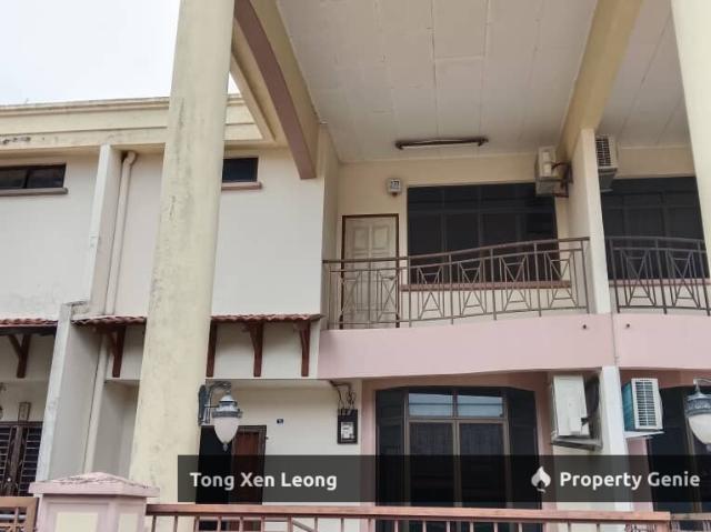 Terraced House for sale in Malaka