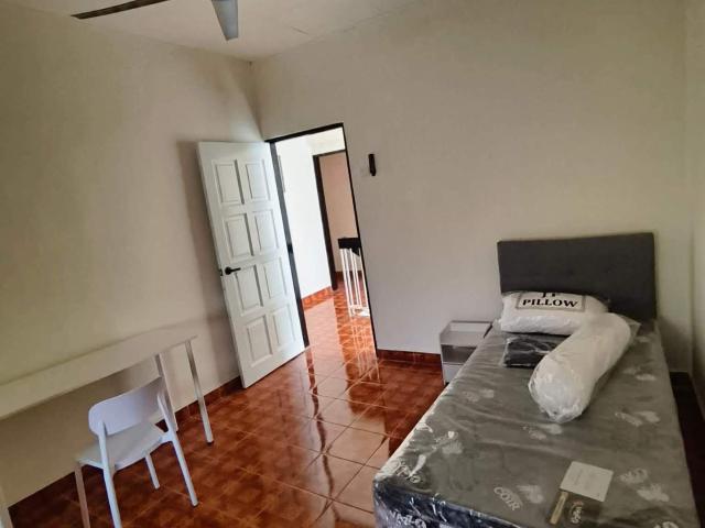 Room for rent in Sendayan Village, Negeri Sembilan