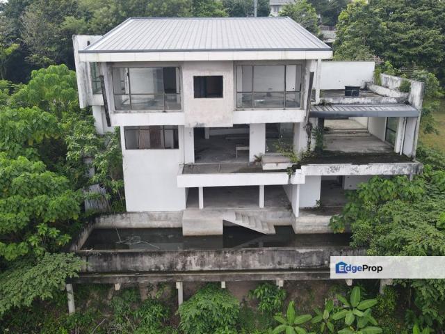 House for sale in Pantai