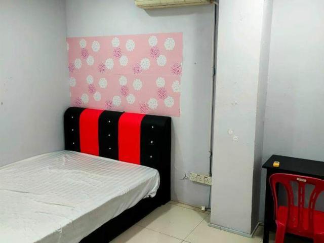 Room for rent in Petaling, Alam Impian