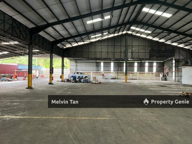 Warehouse for sale in Malaka
