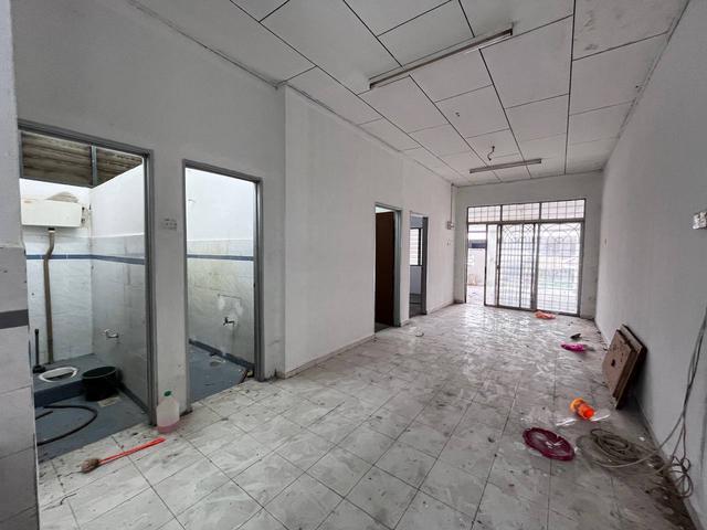 Terraced House for sale in Malaka
