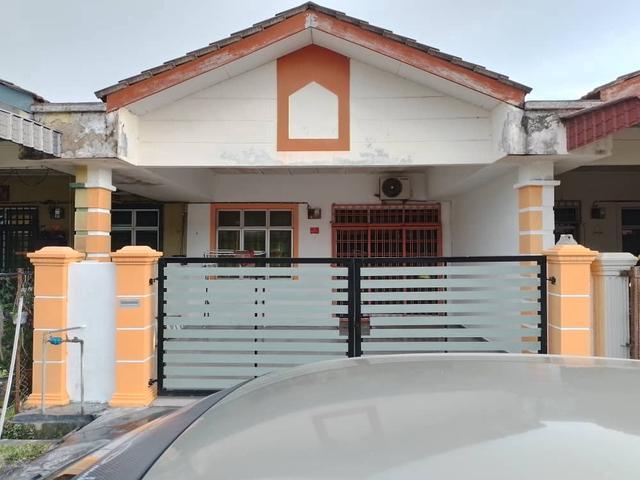 Terraced House for sale in Malaka