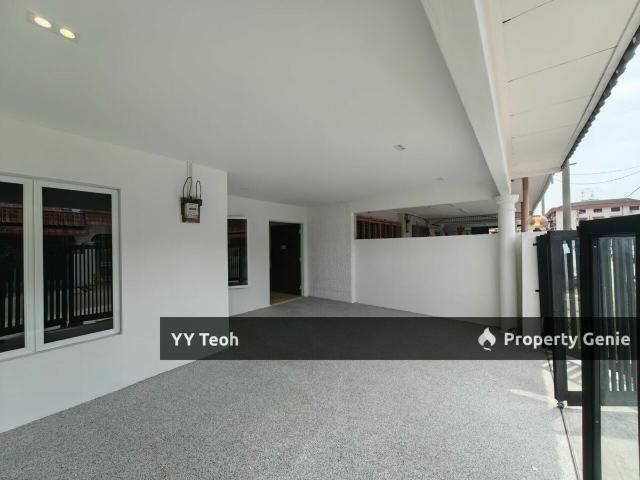 Terraced House for sale in Malaka