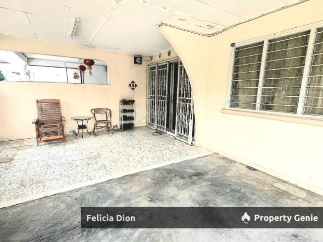 Terraced House for sale in Malaka