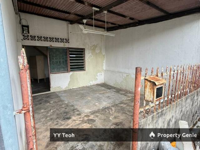 Terraced House for sale in Malaka