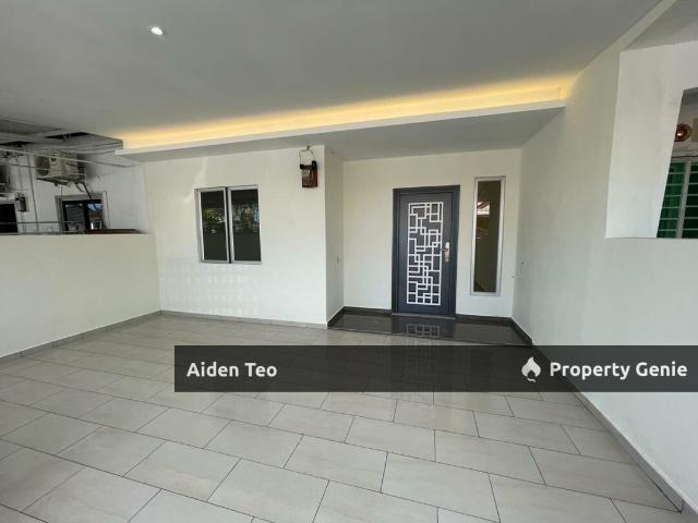 Terraced House for sale in Malaka
