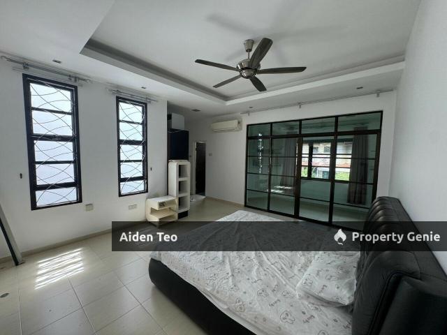 Terraced House for sale in Malaka