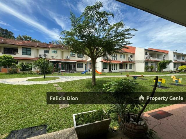 Terraced House for sale in Malaka