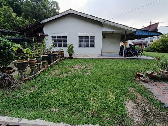 Terraced House for sale in Malaka