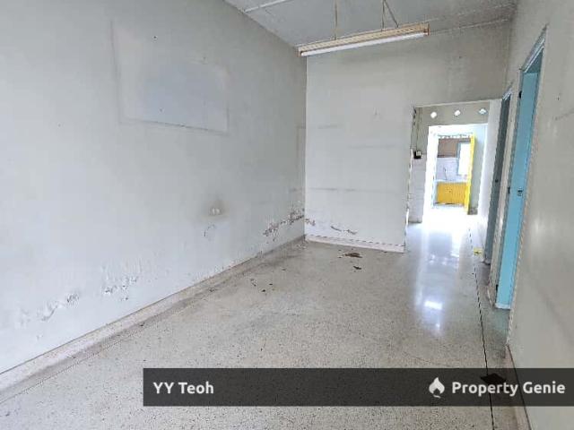 Terraced House for sale in Malaka