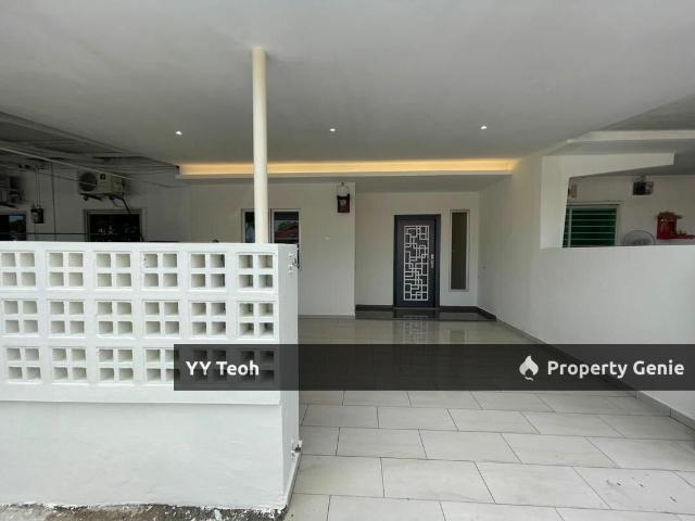 Terraced House for sale in Malaka