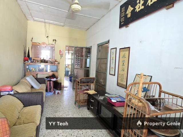 Terraced House for sale in Malaka