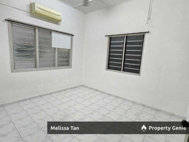 Terraced House for sale in Malaka