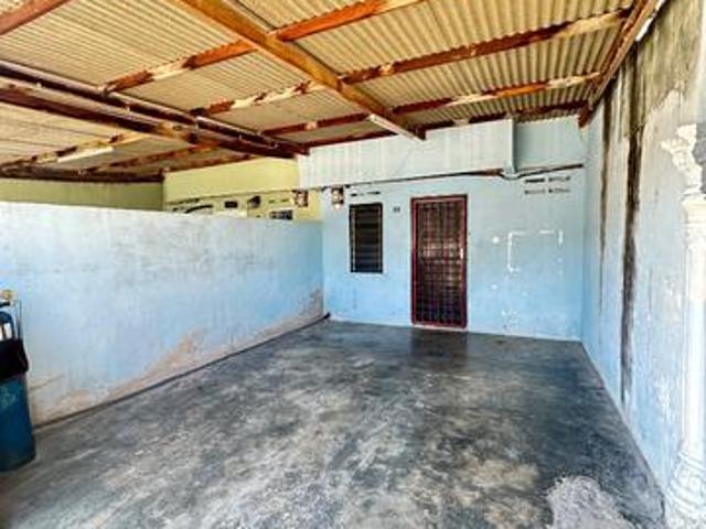 Terraced House for sale in Malaka