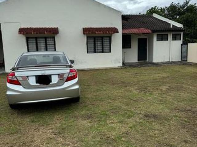 Bungalow for sale in Malaka