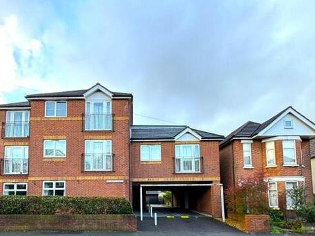 House for sale in Chilworth Old Village, Test Valley