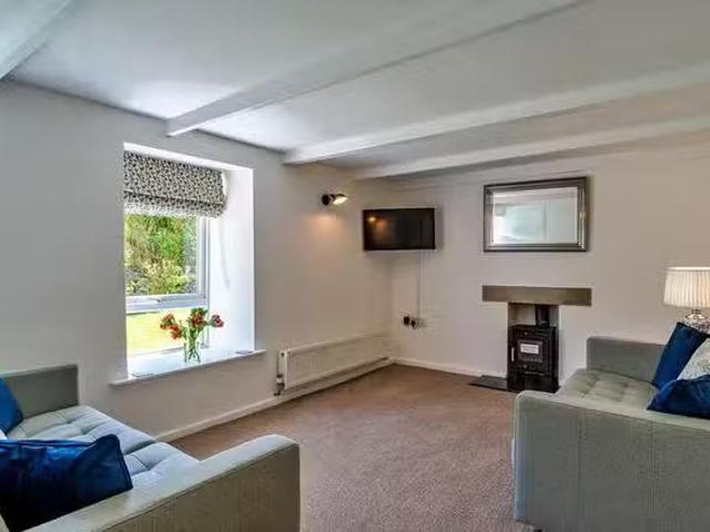 Apartment for rent in Mount Ambrose, Cornwall