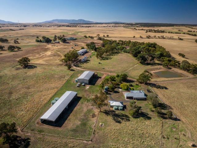 Cottage for sale in Beaufort, Victoria