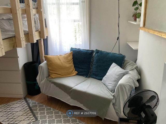 Studio for rent in Shepherd's Bush, Greater London