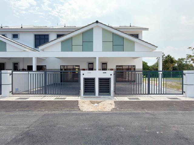 Terraced House for sale in Malaka