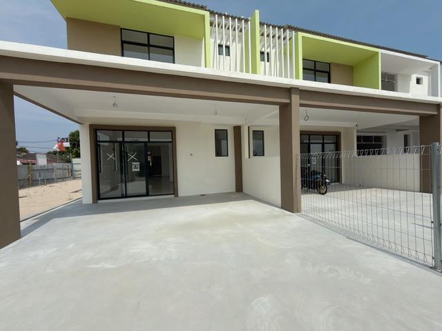 Terraced House for sale in Malaka