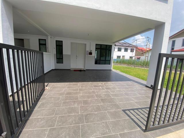 Terraced House for sale in Malaka
