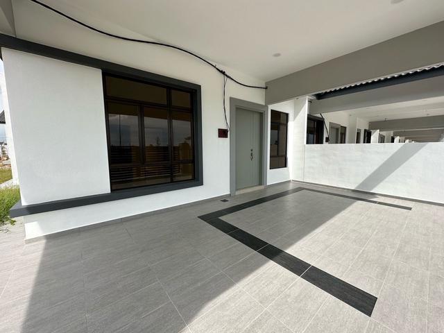 Terraced House for sale in Malaka