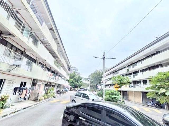 Flat for sale in Malaka
