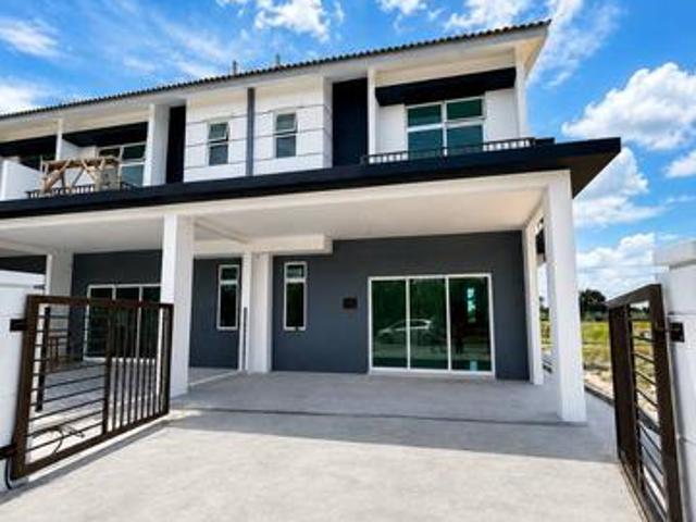 Terraced House for sale in Malaka