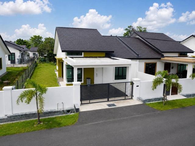 Residential House for sale in Malaka