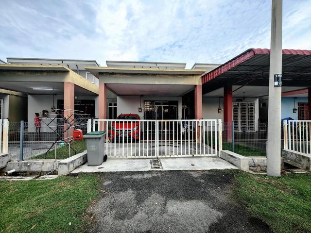 Terraced House for sale in Malaka