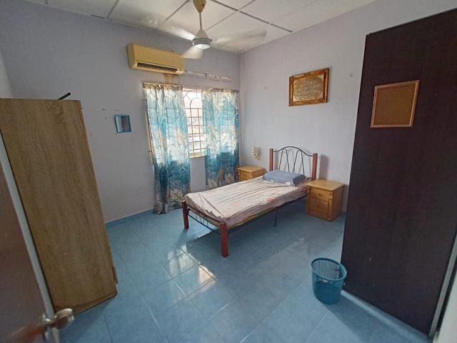 Terraced House for sale in Malaka