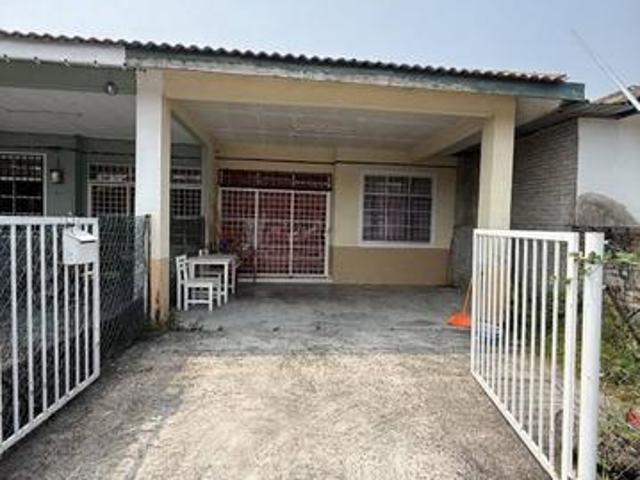 Terraced House for sale in Malaka